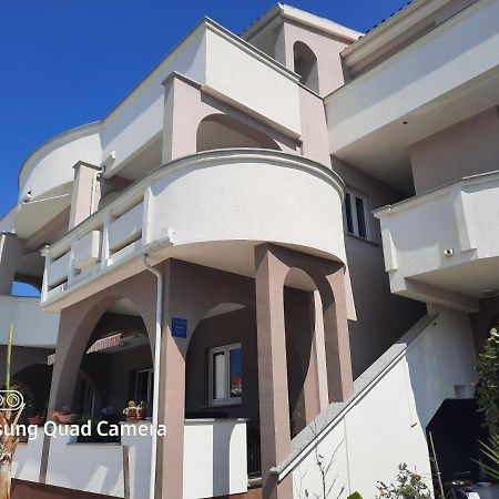 Apartments Dorotea Novalja Eksteriør bilde