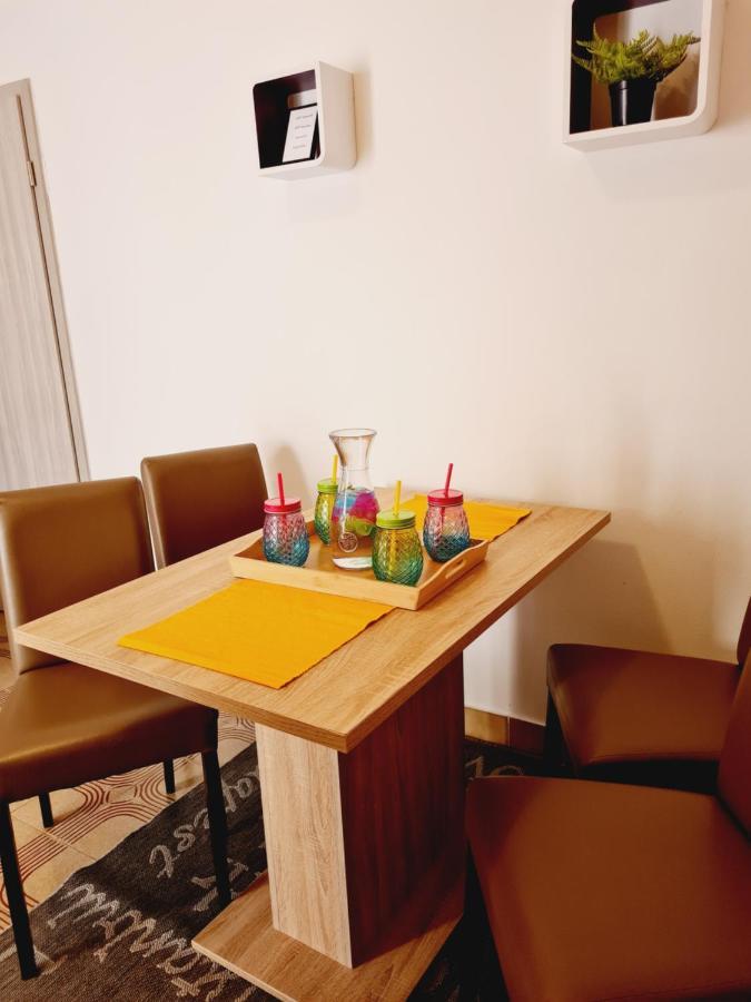 Apartments Dorotea Novalja Eksteriør bilde
